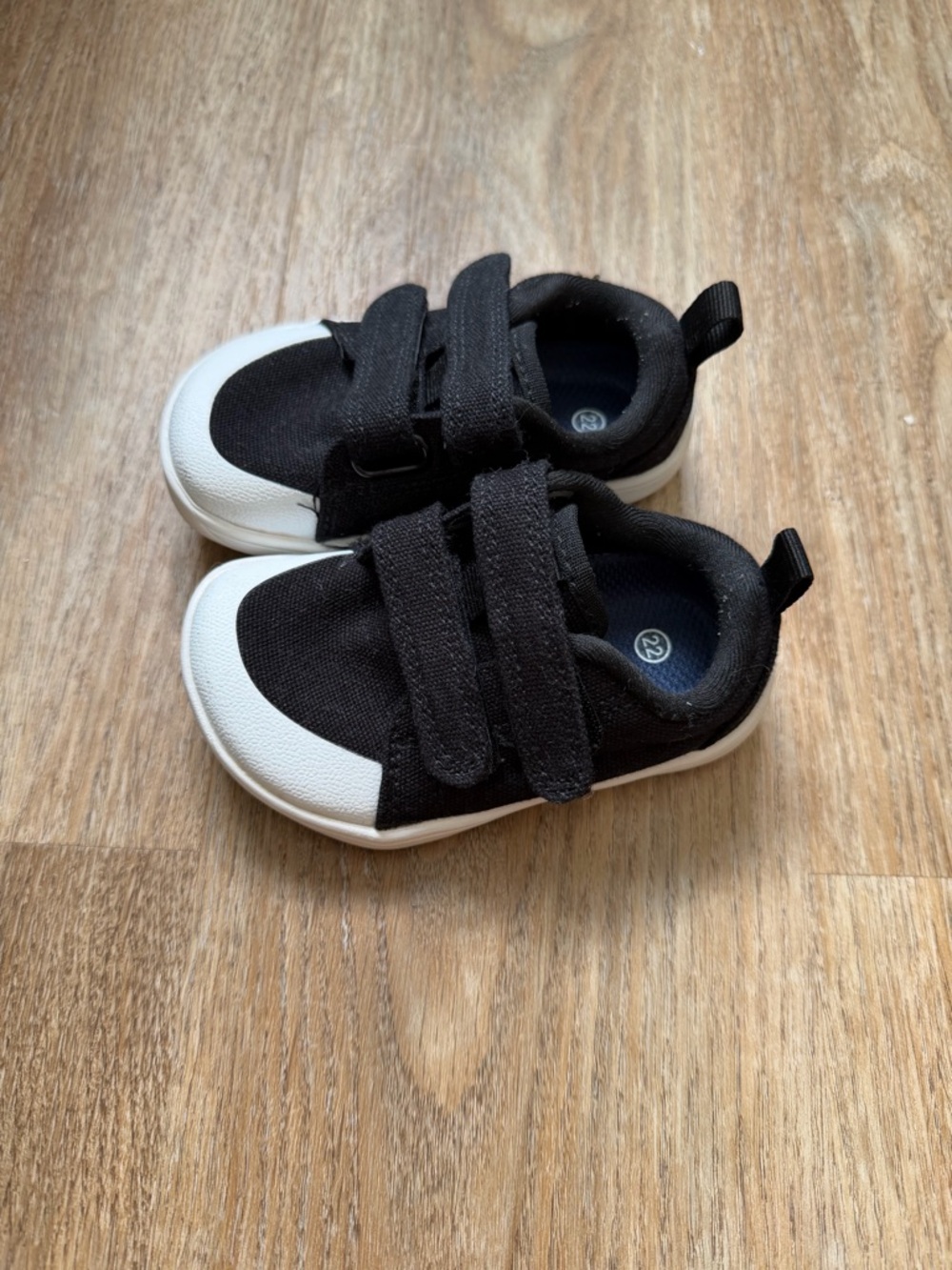 WHITIN Black and White Velcro Toddler Sneakers